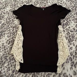 Black T-shirt, crochet detail on the sides